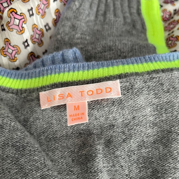 Wool & Cashmere V-Neck Sweater - Picture 8 of 8